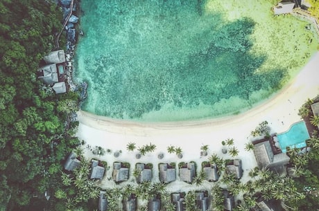 海南旅游婚纱摄影：浪漫海边拍婚纱照