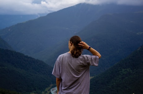 我生来就是高山而非溪流