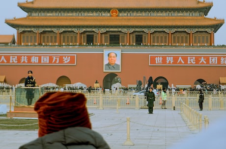 超级赚钱大亨 声音：背景音乐以快节奏音乐为基调